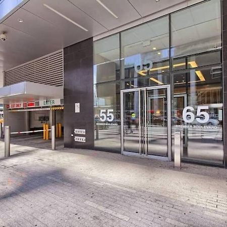 Prestigious 2-Bdrm Condo - Across From Scotiabank Arena Toronto Dış mekan fotoğraf
