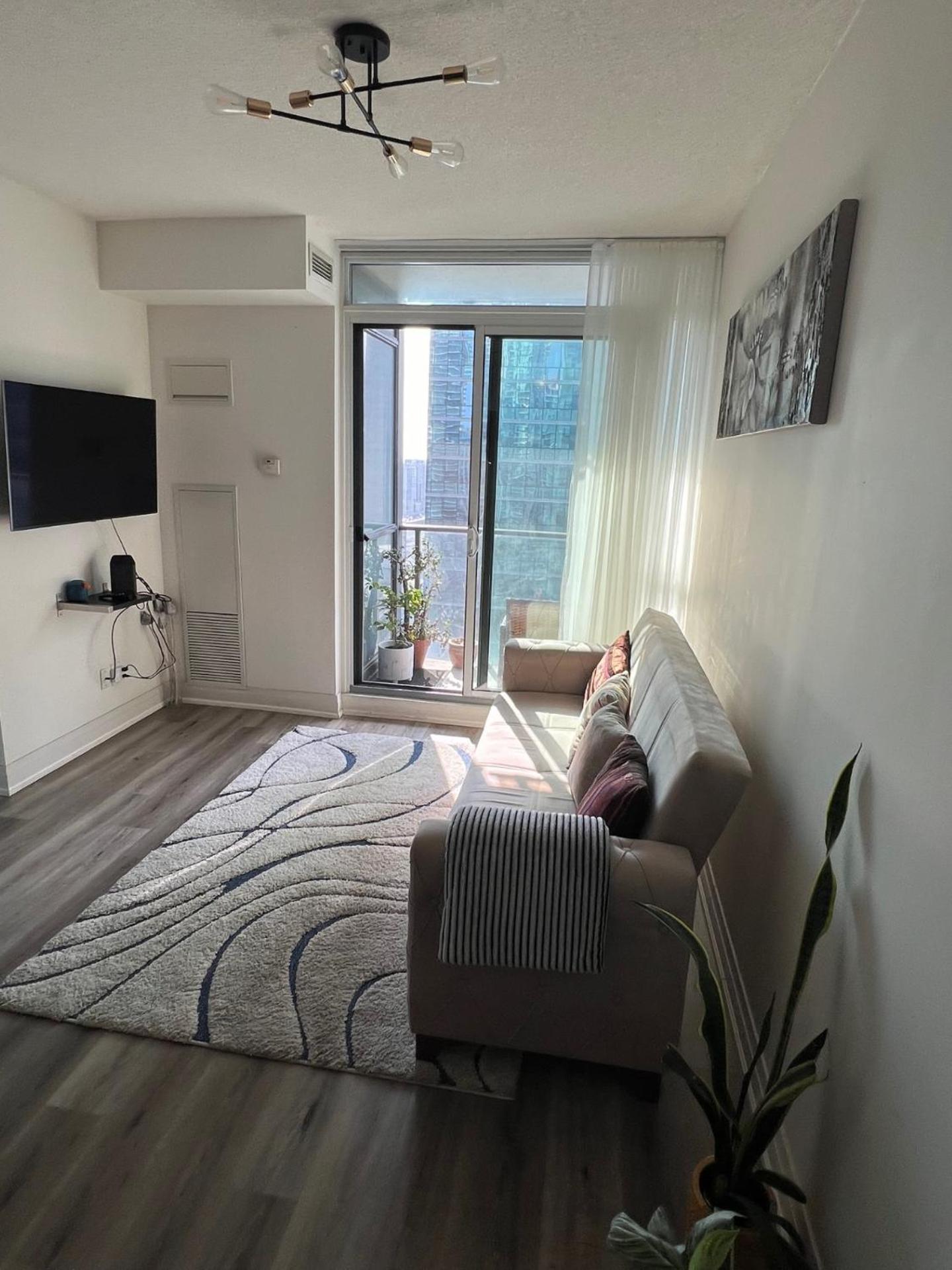 Prestigious 2-Bdrm Condo - Across From Scotiabank Arena Toronto Dış mekan fotoğraf
